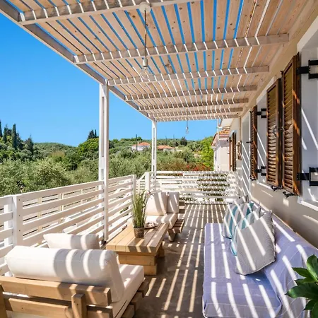 Villa Observer By